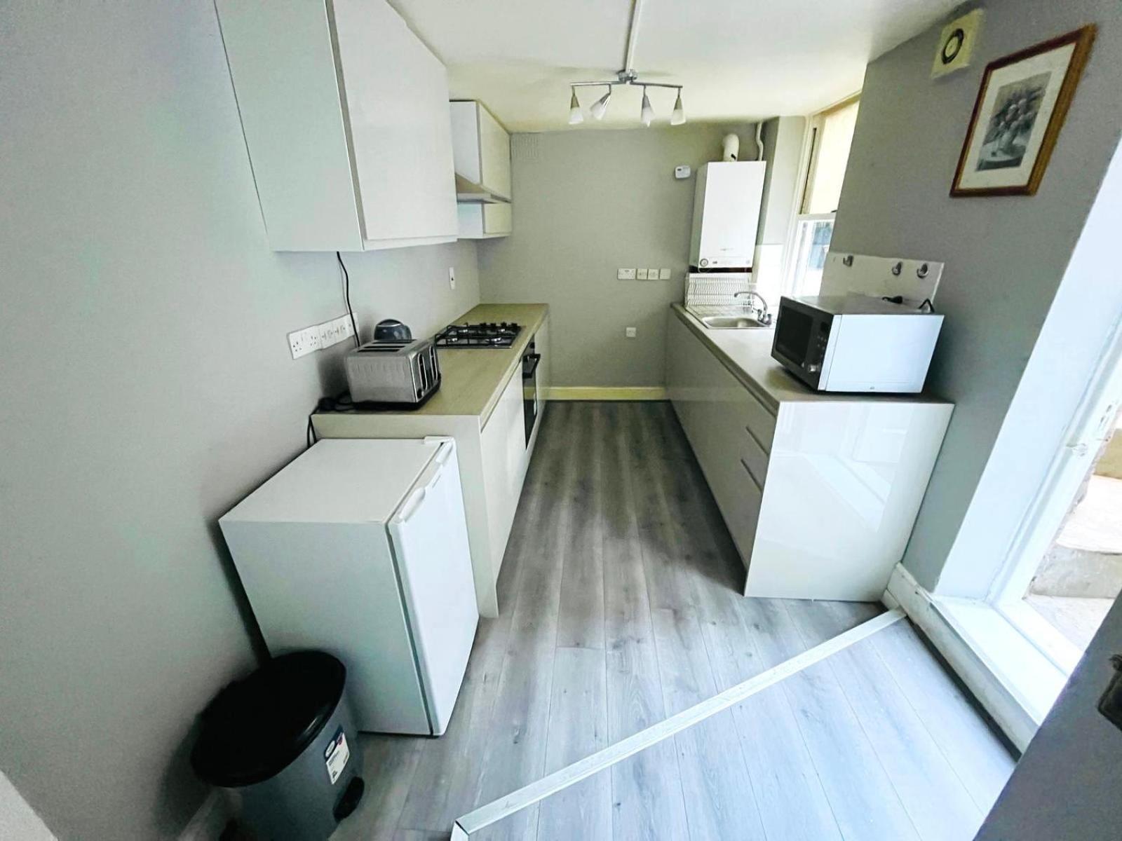 Appartement Charming 1-bedroom Flat For Rent In *