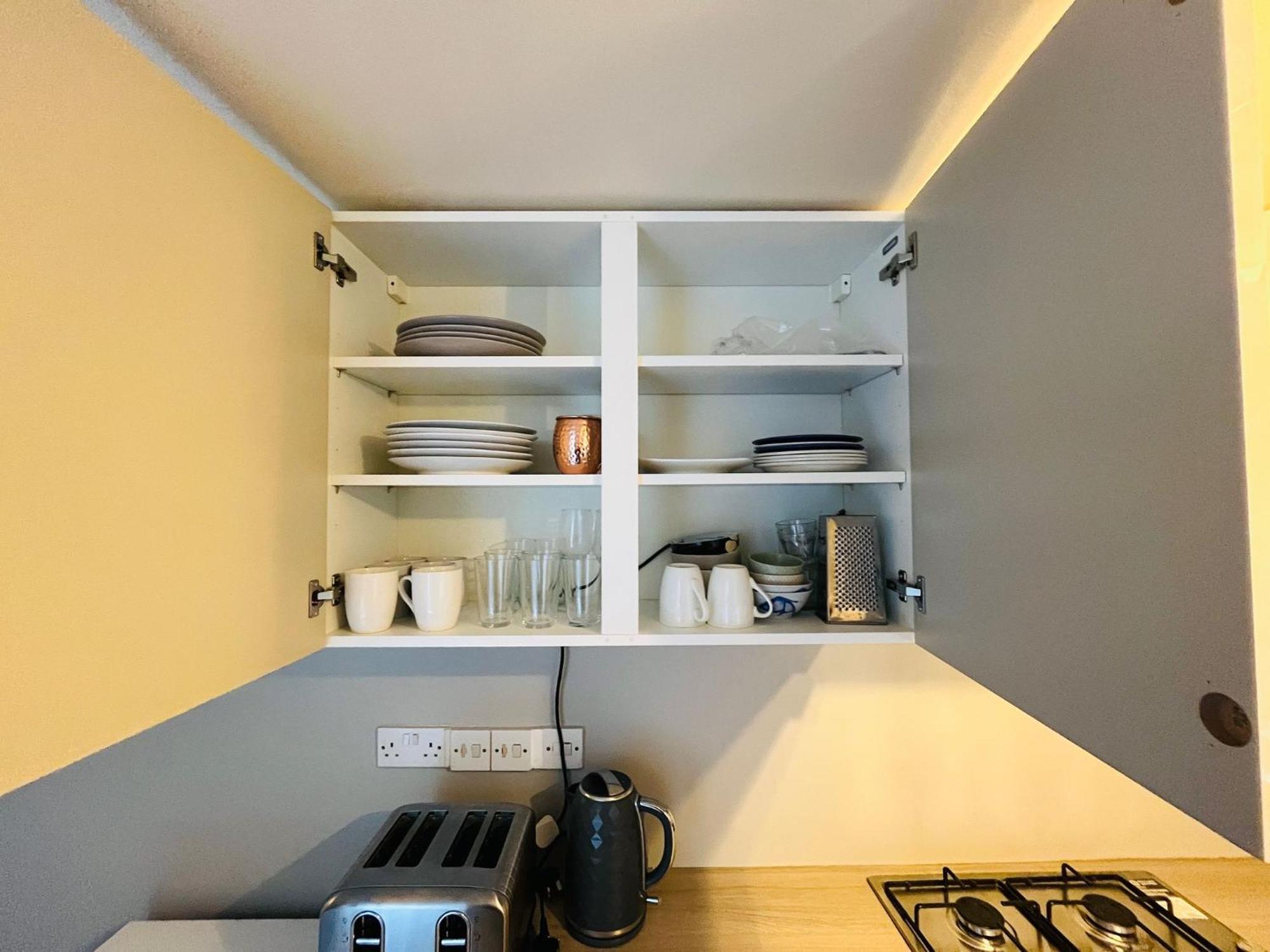 Appartement Charming 1-bedroom Flat For Rent In *