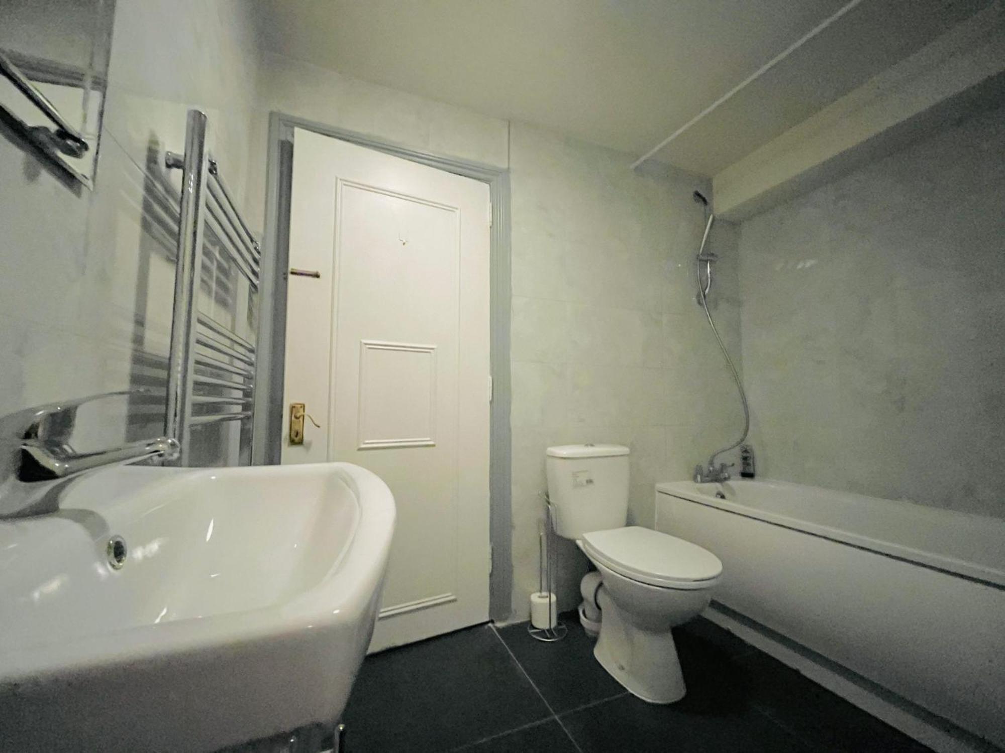 Charming 1-bedroom Flat For Rent In * Londres